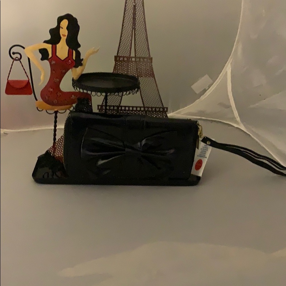 Wristlet with bow